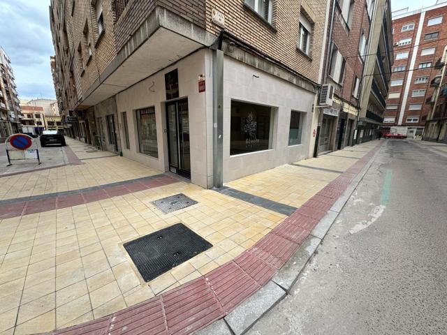 Oficina En alquiler en Garrido Norte, Salamanca photo 0