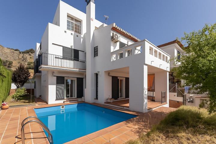 Gran Casa en Urbanización El Torreón photo 0