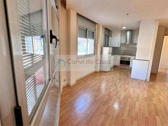 Piso totalmente exterior con plaza de parking ideal para parejas photo 0