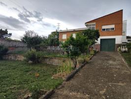 CASA 5 HABITACIONES, 2 BAÑOS, TERRENO Y GARAJE photo 0