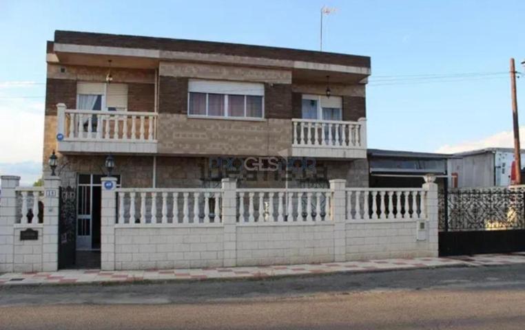 CASA 5 HABITACIONES, 2 BAÑOS Y JARDÍN photo 0