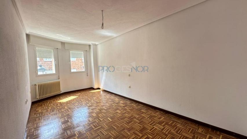 PISO 2 HABITACIONES, 2 BAÑOS, 2 BALCONES Y TRASTERO photo 0
