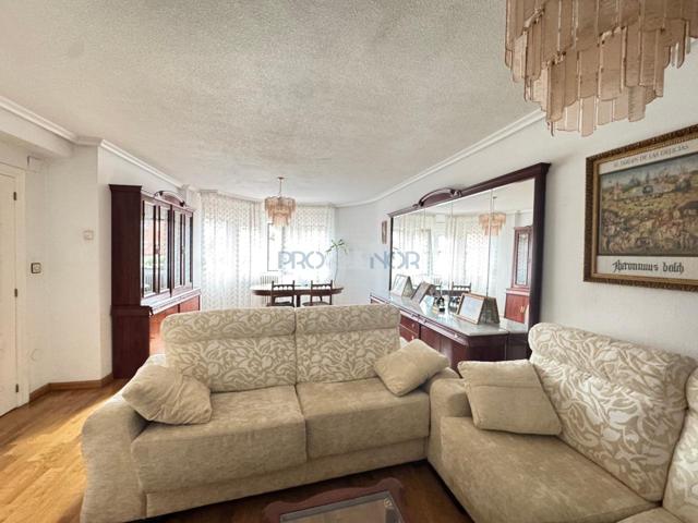 Adosado con piscina y pista de tenis en urbanización privada. photo 0