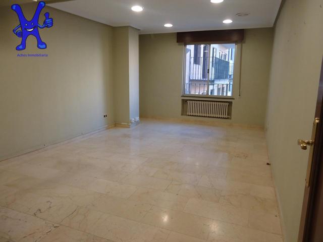 EN CALLE ZAMORA, OFICINA EN PRIMERA PLANTA CON SERVICIOS CENTRALES photo 0