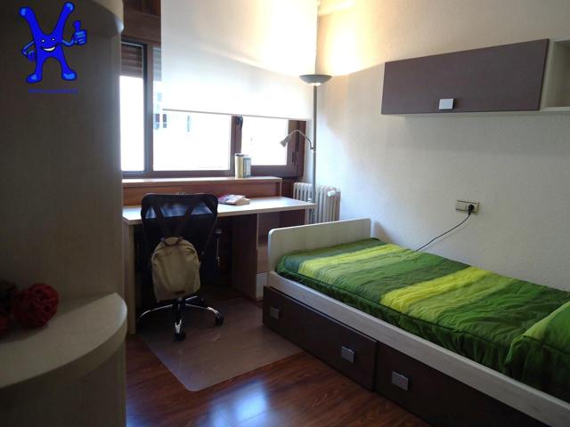 ALQUILER ESTUDIANTES EN LA PUERTA ZAMORA, PISO COMPLETO. Gastos incluidos** photo 0