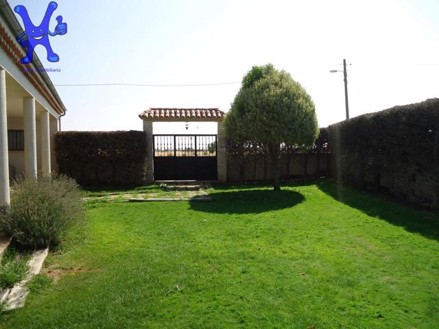 CHALET INDIVIDUAL CON PARCELA A DIEZ MINUTOS DE SALAMANCA POR LA AUTOVIA A VALLADOLID photo 0
