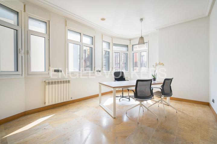 Piso En venta en Calle Uría, 64, Centro-Casco Histórico, Oviedo photo 0