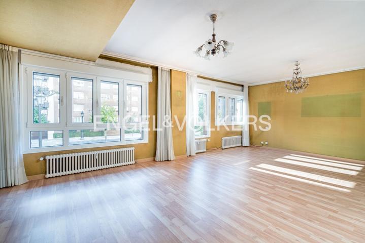 Piso En venta en Calle Santa Teresa De Jesús, 3, Centro-Casco Histórico, Oviedo photo 0