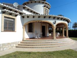 Chalet en venta en Deveses photo 0