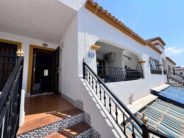 Bungalow totalmente reformado con una terraza amplia y con un solarium con preciosas vistas abiertas. photo 0