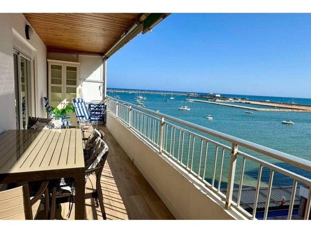 Apartamento en primera línea de la playa con extraordinarias vistas al mar. photo 0