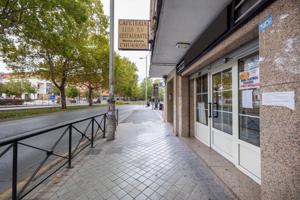 Local comercial en Avenida de Madrid photo 0