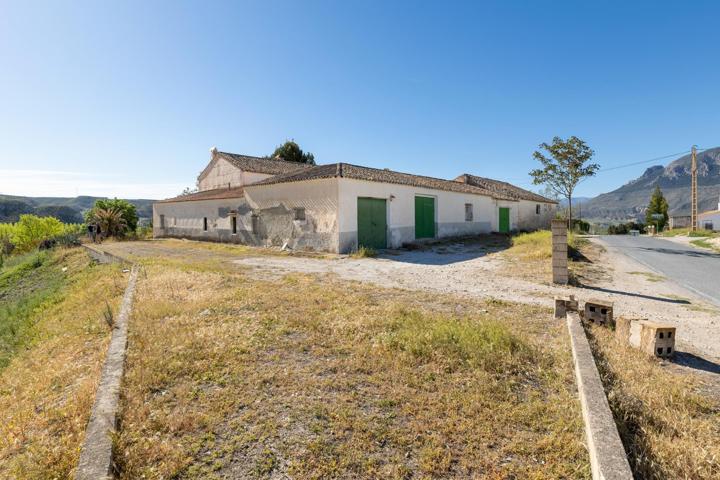 ESTUPENDA CASA-CORTIJO EN CORTES DE BAZA photo 0