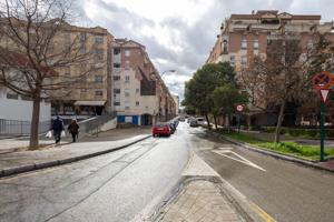 Comoda plaza de garaje en Villarejo, junto Camino de Ronda. Cerca de parada de bus y metro. photo 0