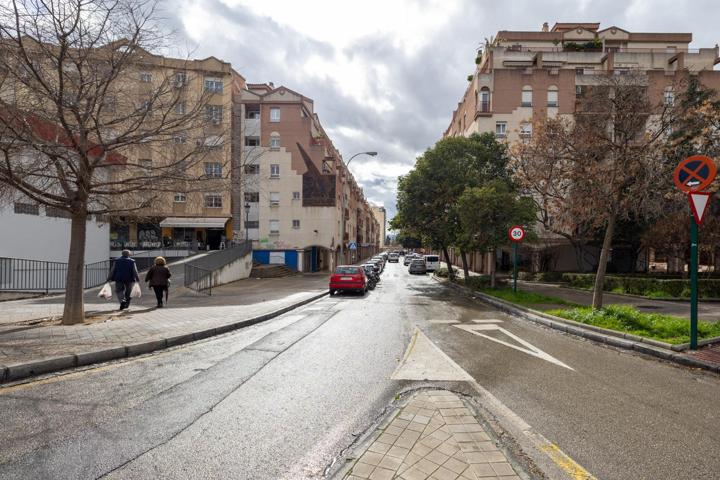 Comoda plaza de garaje en Villarejo, junto Camino de Ronda. Cerca de parada de bus y metro. photo 0