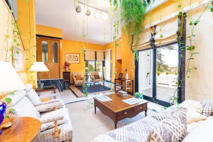 Exclusiva vivienda en El Serrallo con jardín, apartamento independiente y espectaculares vistas photo 0