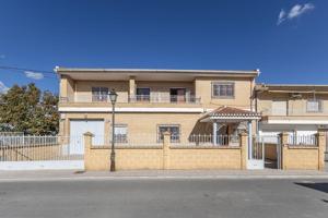 🏡 Una auténtica joya en Fuente Vaqueros: casa con pozo propio y terreno de 2195 m², lo tiene absolutamente todo. photo 0