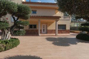 Villa En venta en Roses photo 0