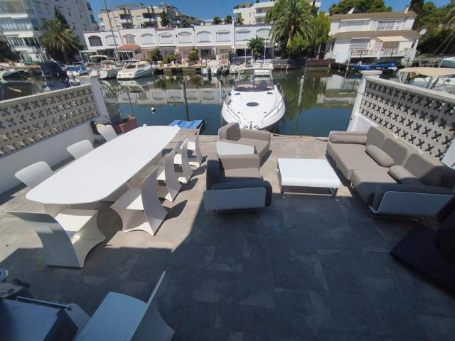 Villa En venta en Roses photo 0