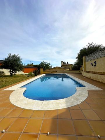 Villa En venta en Palau-saverdera photo 0