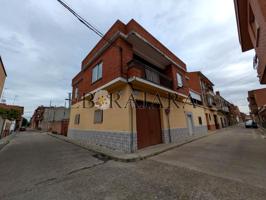 ESTUPENDA CASA CON AMPLIA NAVE photo 0