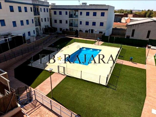 ESTUPENDA VIVIENDA DE TRES DORM CON GARAJE Y PISCINA photo 0