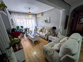 ESTUPENDA VIVIENDA DE CUATRO DORMITORIOS CON DOS BAÑOS Y GARAJE photo 0