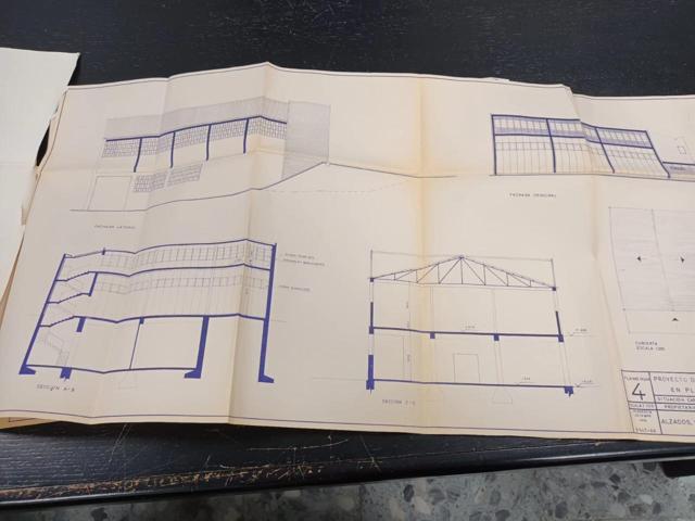 Con amplitud de escaparates en primera planta photo 0