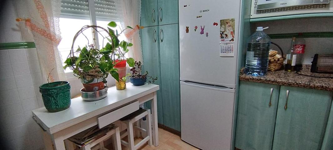 VIVE EN UN AMBIENTE DE CONFORT Y RELAJACION GRACIAS A LA COMODIDAD Y LUMINOSIDAD DE ESTE PISO photo 0