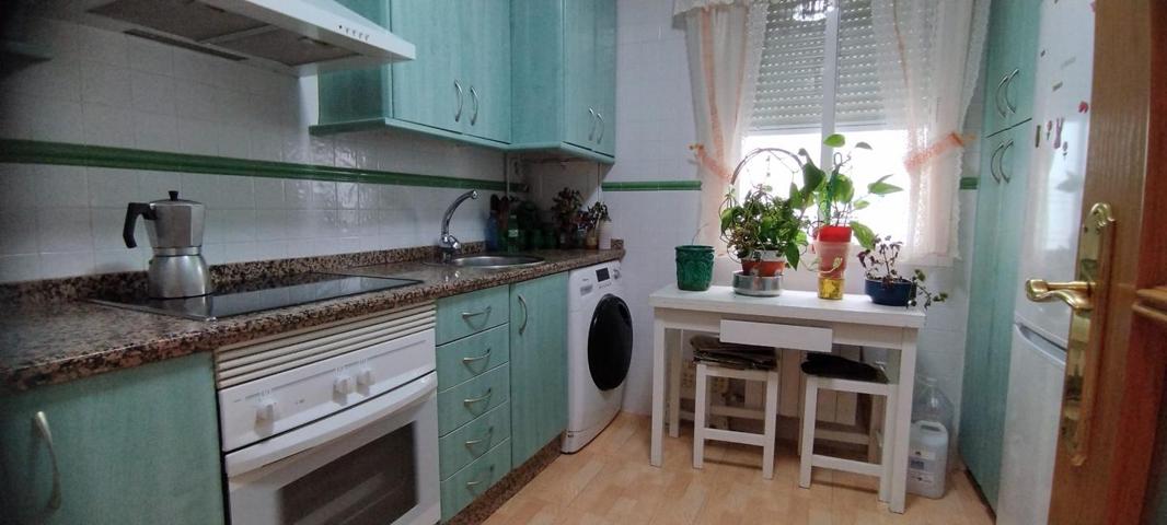 VIVE EN UN AMBIENTE DE CONFORT Y RELAJACION GRACIAS A LA COMODIDAD Y LUMINOSIDAD DE ESTE PISO photo 0