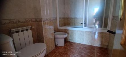 Se vende piso al lado de la avenida de Extremadura, zona tranquila y con todos los servicios photo 0