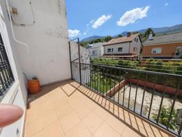 UNIFAMILIAR CON JARDIN Y GRAN GARAJE photo 0