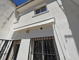 UNIFAMILIAR CON JARDIN Y GRAN GARAJE photo 0