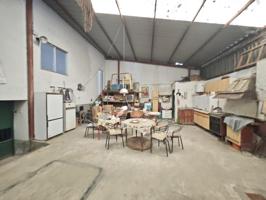 🏭✨ ¡Oportunidad única! Venta de nave industrial en esquina photo 0