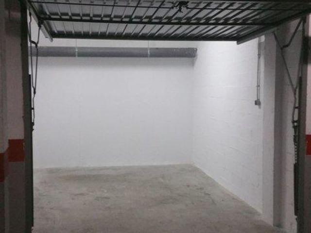 🚗Se vende cómodo garaje cerrado cerca del centro de Plasencia🚗 photo 0