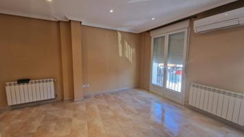 Casa - Chalet en venta en Coria de 148 m2 photo 0
