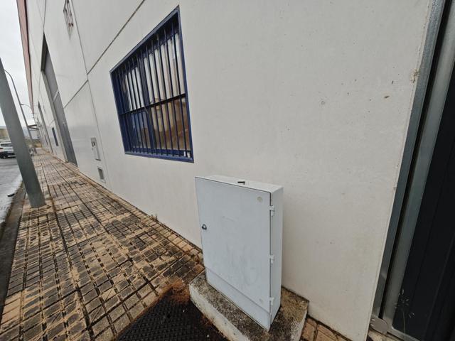 Nave Industrial en venta en Plasencia de 592 m2 photo 0