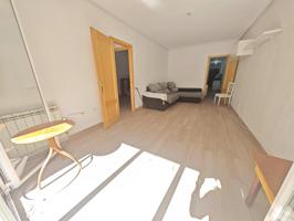 Piso con ascensor cerca del centro en edificio con garajes photo 0