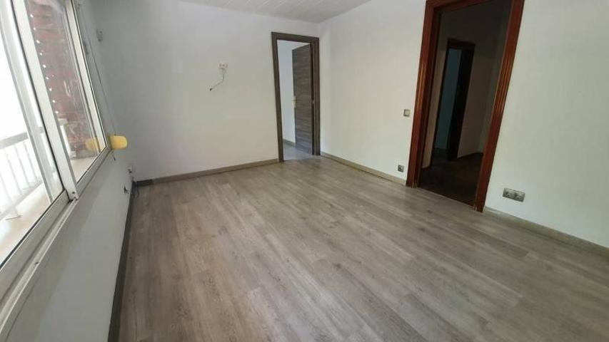 Piso En venta en Sants, Barcelona photo 0