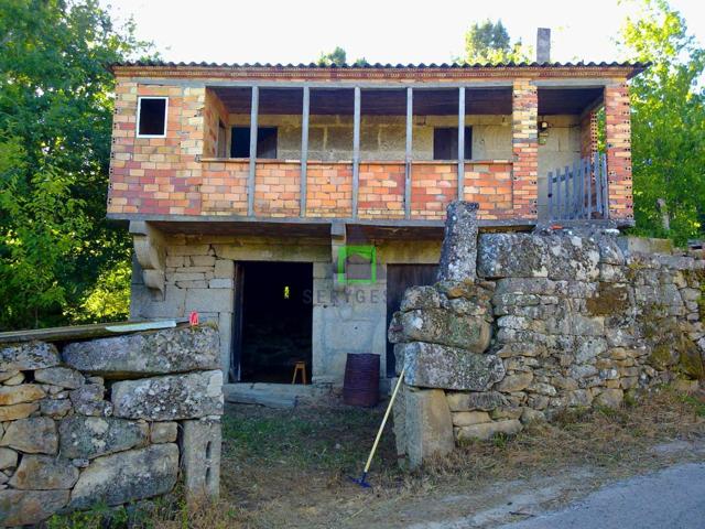 CASA PARA REFORMAR PRÓXIMA A AMOEIRO. photo 0