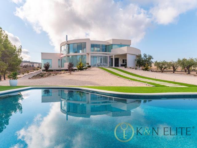 Villa En venta en Petrer photo 0