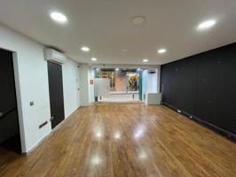 A Sallent. Lloguem local comercial de planta baixa molt centric photo 0