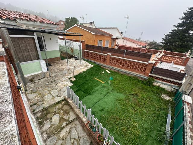 SE VENDE CASA DE 3 HABITACIONES CON JARDÍN, PISCINA Y GARAJE photo 0