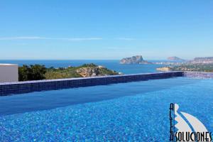 En Venta espectacular Villa con piscina privada y preciosas vistas al Mar. photo 0
