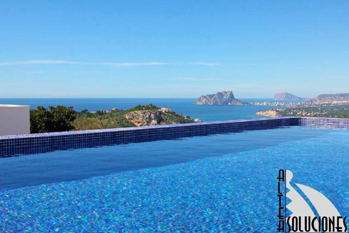 En Venta espectacular Villa con piscina privada y preciosas vistas al Mar. photo 0