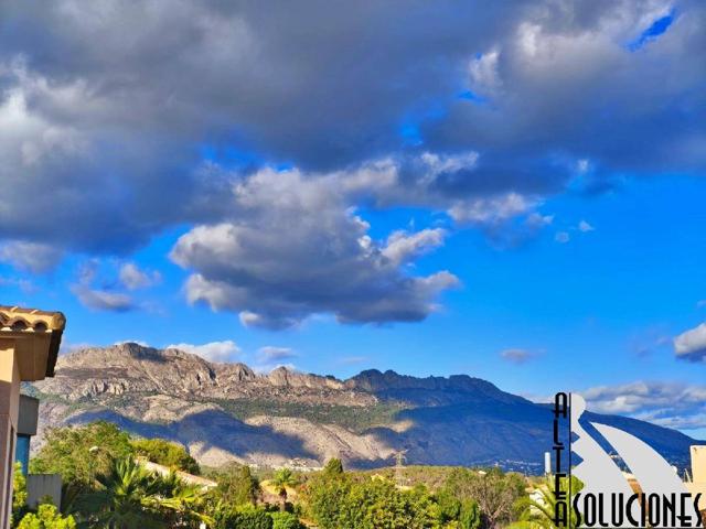 Chalet con 2 viviendas independientes, piscina y jardín privados en Urb. Bello Horizonte. photo 0