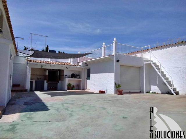 Oportunidad! Chalet pareado con amplia parcela y zona de BBQ privada en Urb. Bello Horizonte. photo 0