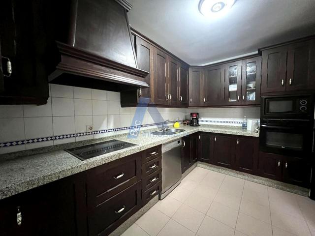 Unifamiliar amueblada y con plaza de garaje. photo 0