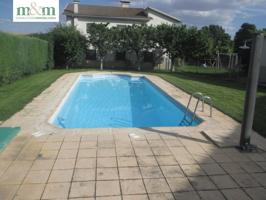 En Aldeaseca, preciosa parcela individual con amplia vivienda, piscina y bodega photo 0
