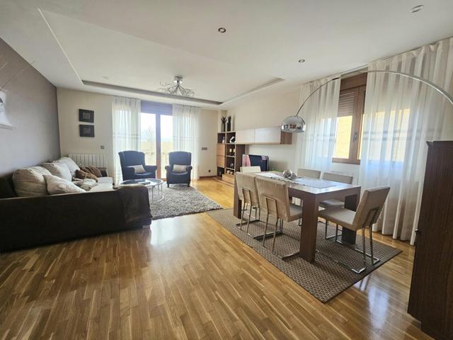 IMPECABLE CHALET PAREADO EN EL CAMPO DE GOLF DE VILLAMAYOR photo 0